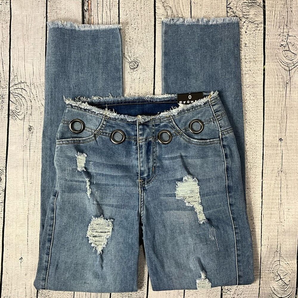 FASION NOVA Distressed Jeans